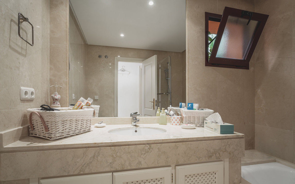 2 Bed Apartment for sale in Benahavís Costa Del Sol, Málaga, Spain