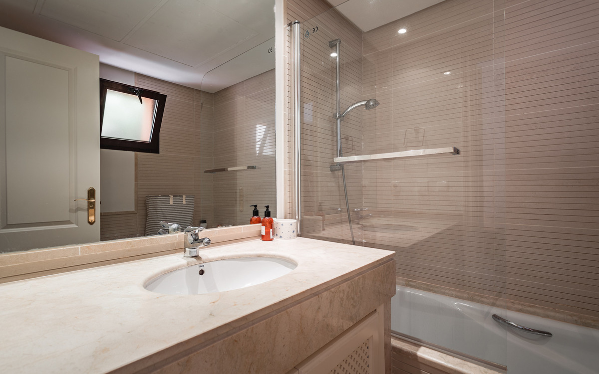 2 Bed Apartment for sale in Benahavís Costa Del Sol, Málaga, Spain