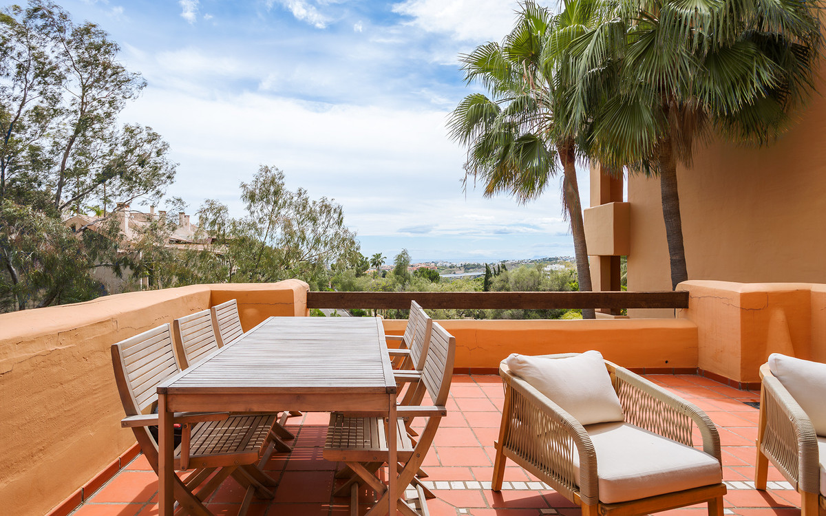 2 Bed Apartment for sale in Benahavís Costa Del Sol, Málaga, Spain