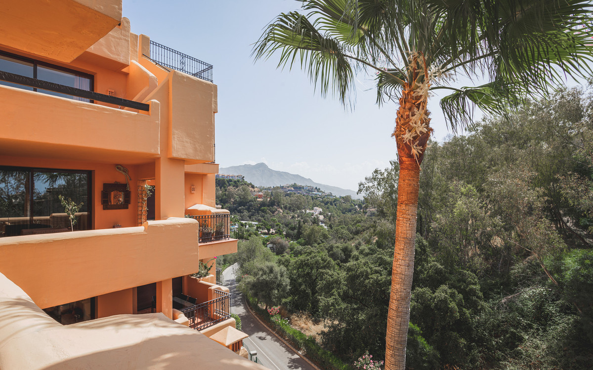 2 Bed Apartment for sale in Benahavís Costa Del Sol, Málaga, Spain