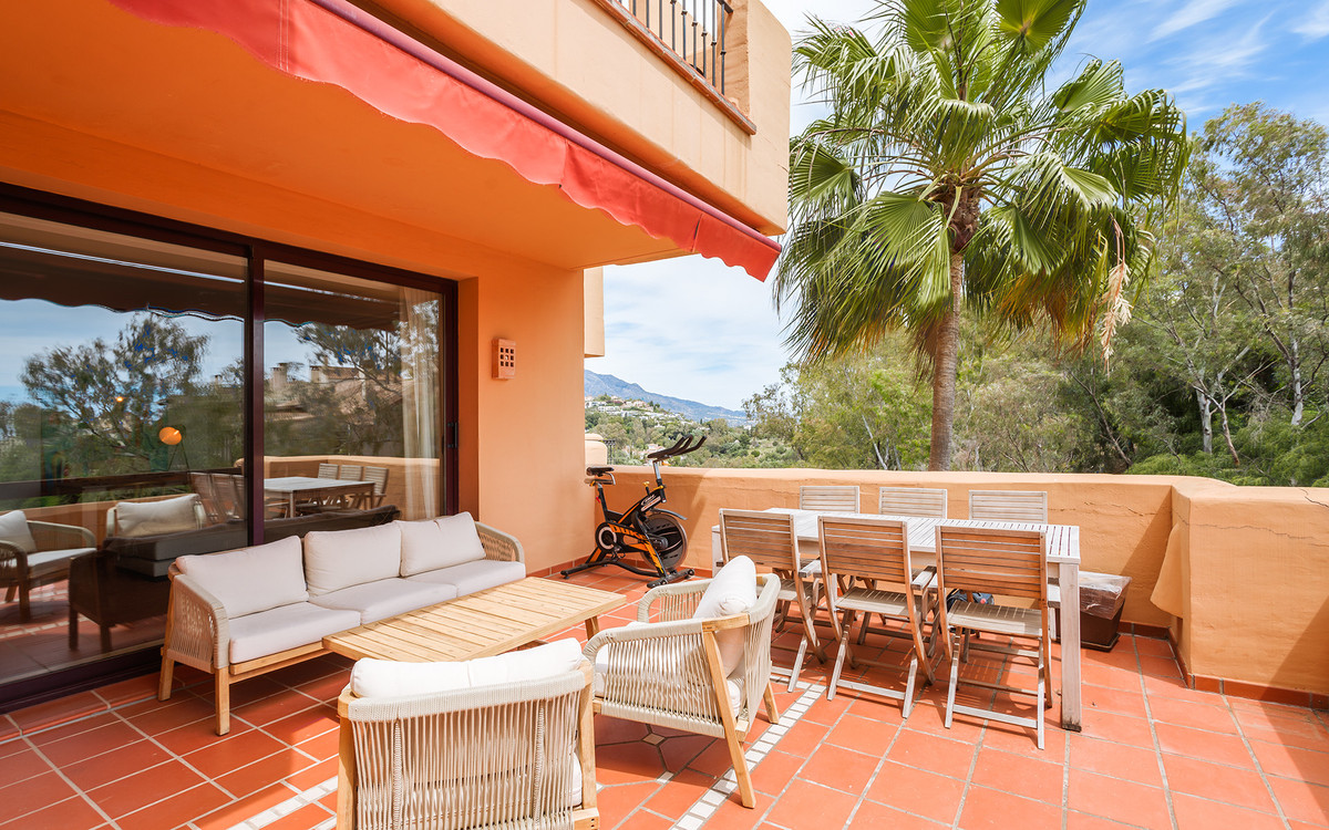 2 Bed Apartment for sale in Benahavís Costa Del Sol, Málaga, Spain