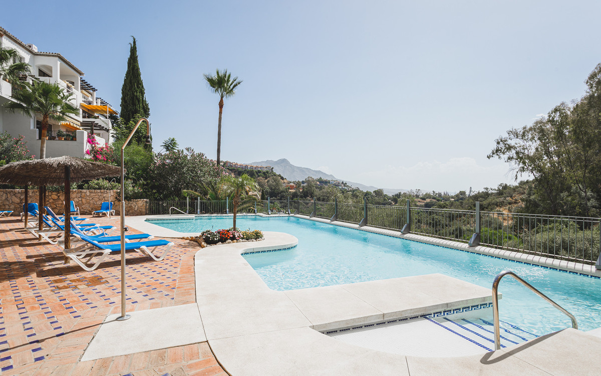 2 Bed Apartment for sale in Benahavís Costa Del Sol, Málaga, Spain