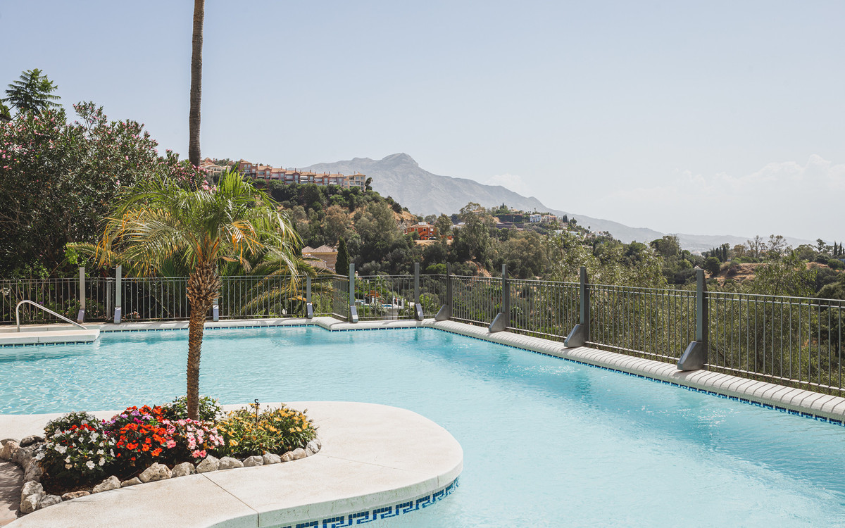 2 Bed Apartment for sale in Benahavís Costa Del Sol, Málaga, Spain