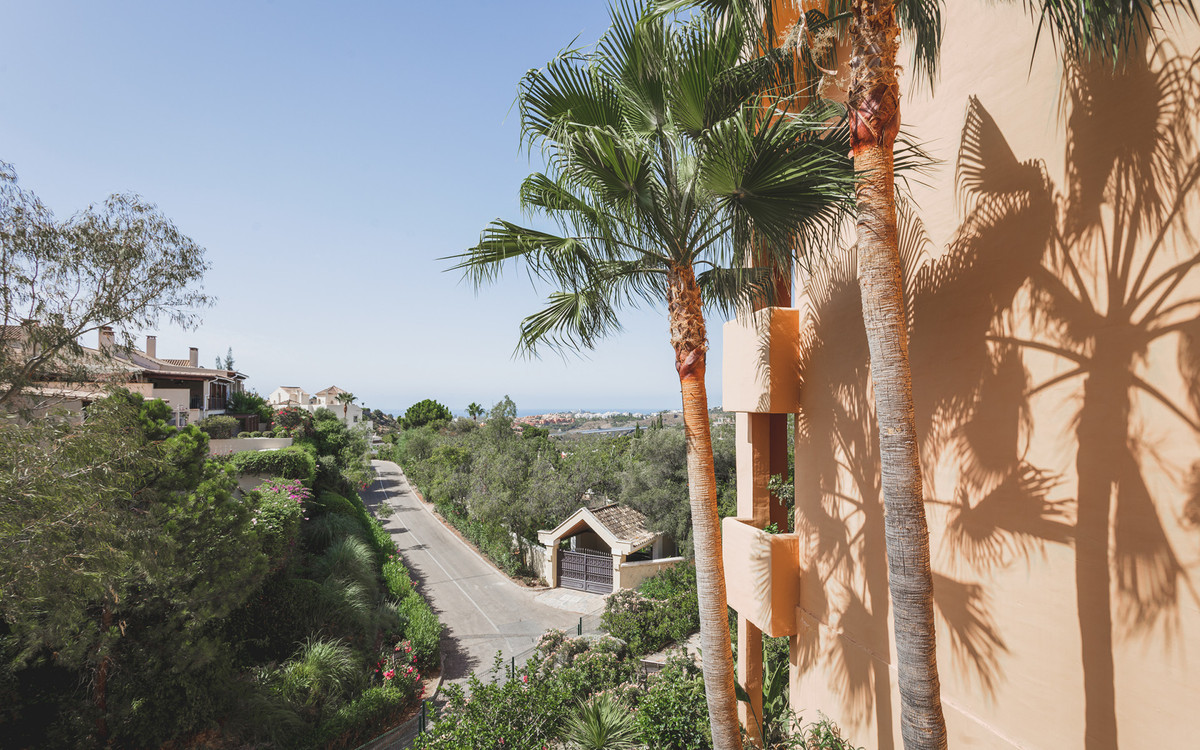 2 Bed Apartment for sale in Benahavís Costa Del Sol, Málaga, Spain