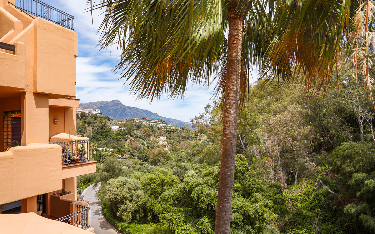 2 Bed Apartment for sale in Benahavís Costa Del Sol, Málaga, Spain