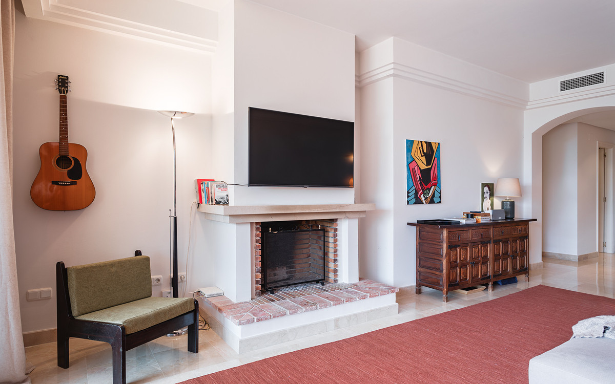 2 Bed Apartment for sale in Benahavís Costa Del Sol, Málaga, Spain