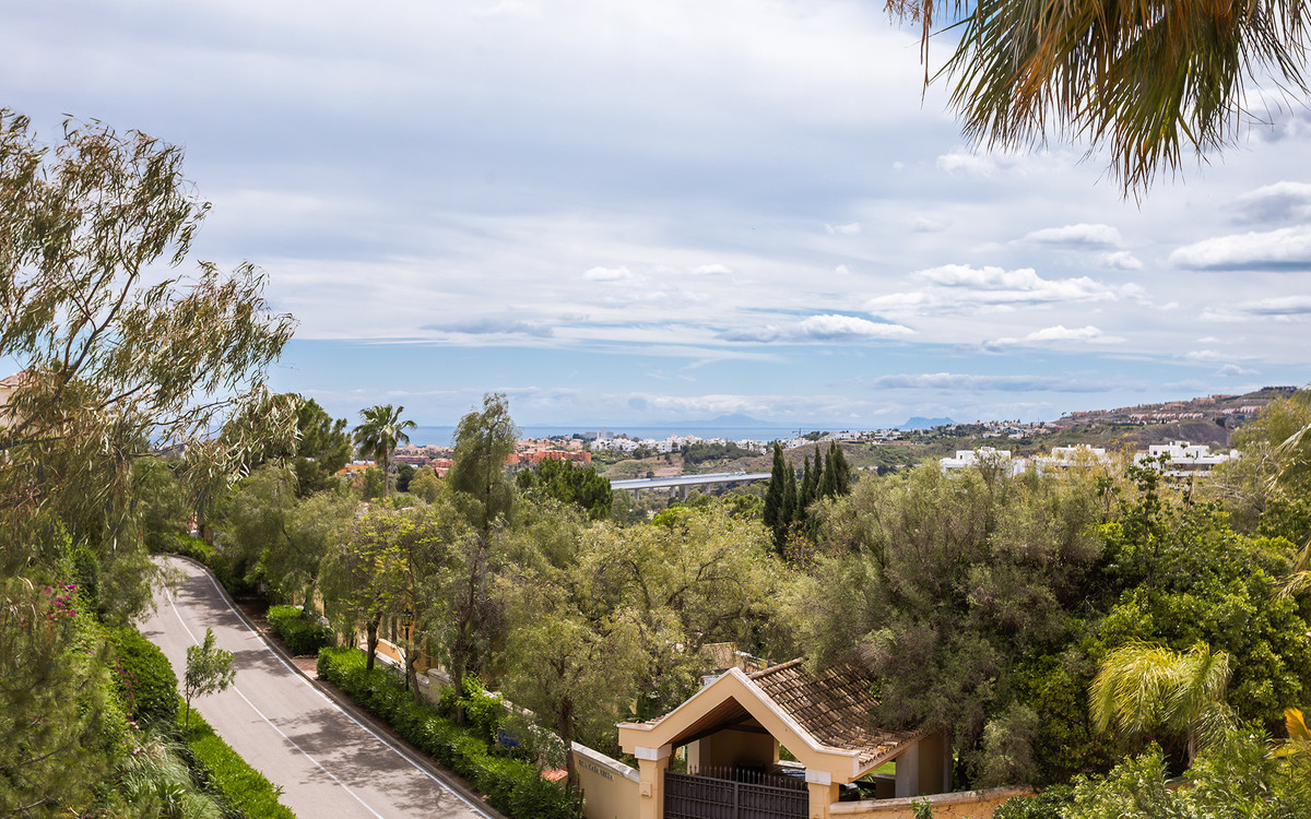 2 Bed Apartment for sale in Benahavís Costa Del Sol, Málaga, Spain