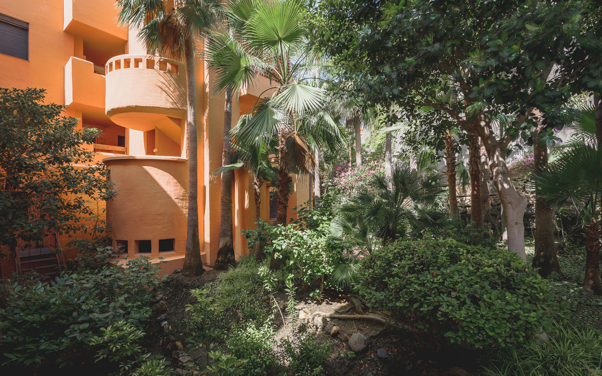 2 Bed Apartment for sale in Benahavís Costa Del Sol, Málaga, Spain