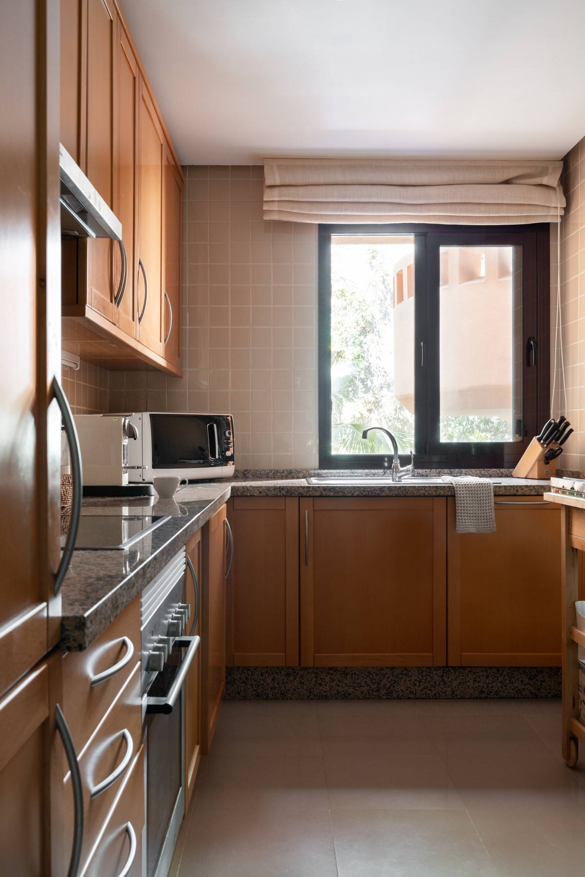 2 Bed Apartment for sale in Benahavís Costa Del Sol, Málaga, Spain