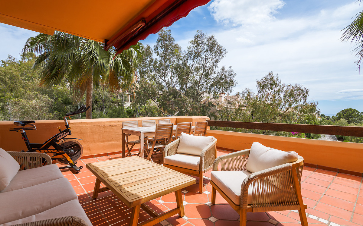 2 Bed Apartment for sale in Benahavís Costa Del Sol, Málaga, Spain