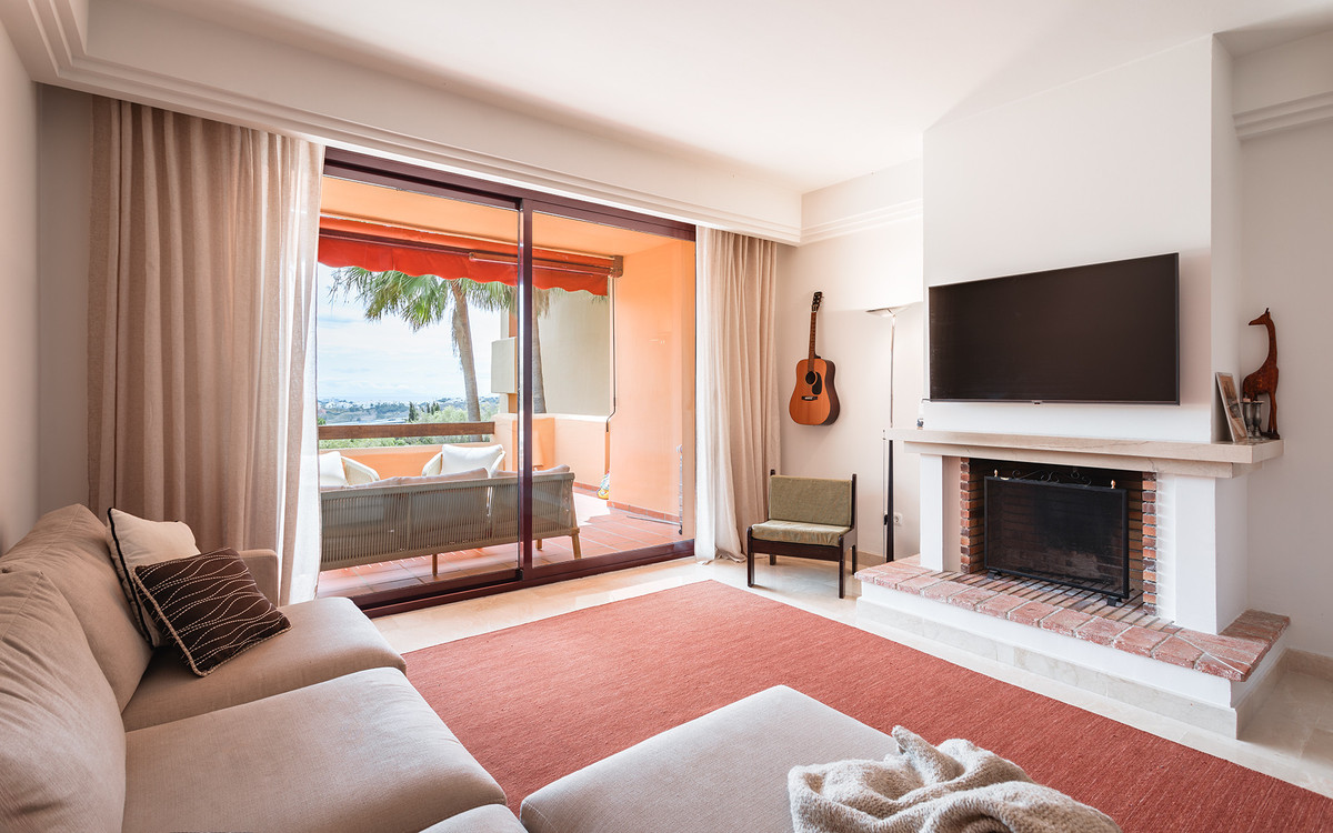 2 Bed Apartment for sale in Benahavís Costa Del Sol, Málaga, Spain