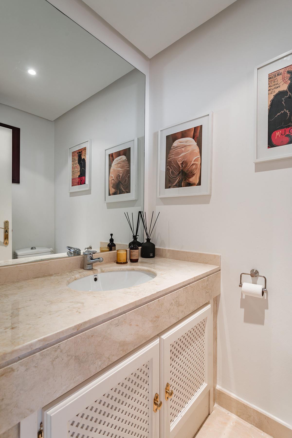2 Bed Apartment for sale in Benahavís Costa Del Sol, Málaga, Spain
