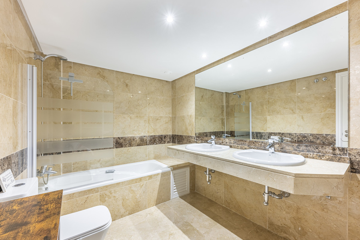 3 Bed Townhouse for sale in La Alcaidesa Costa Del Sol, Cádiz, Spain