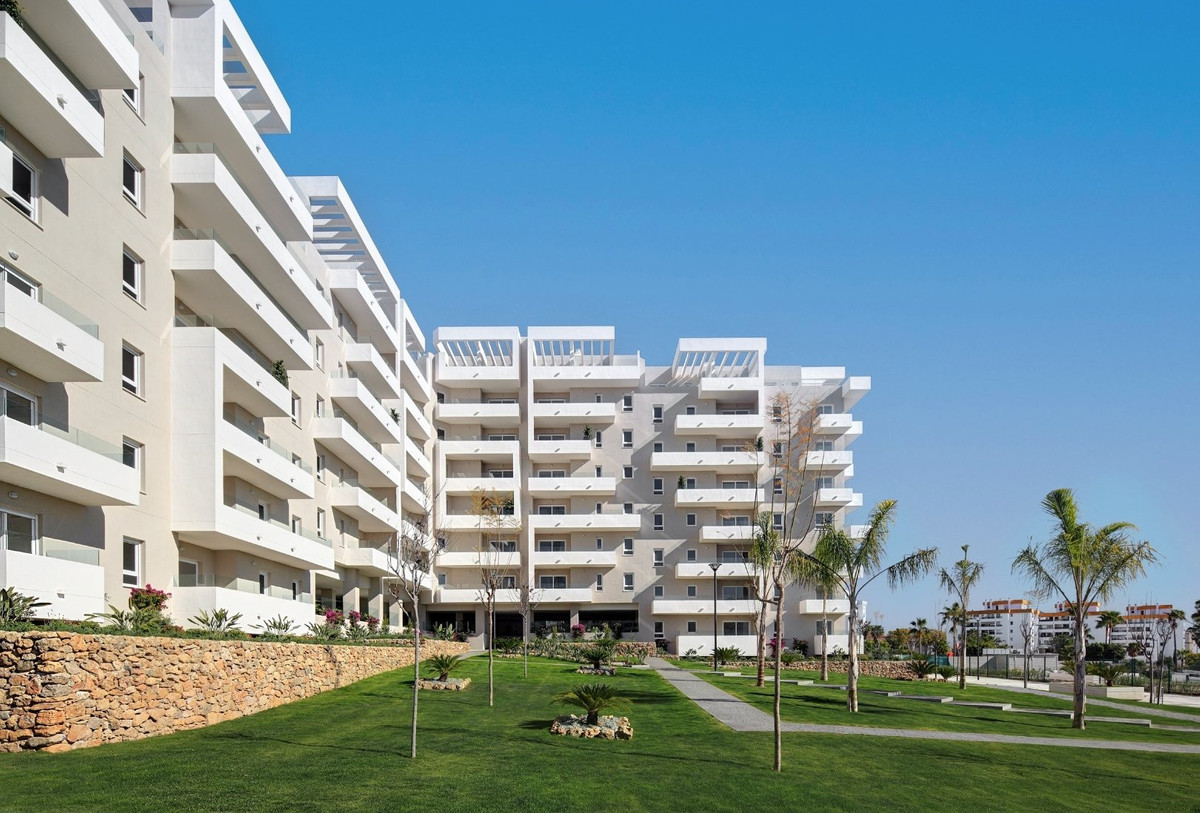 3 Bed Apartment for sale in Nueva Andalucía Costa Del Sol, Málaga, Spain