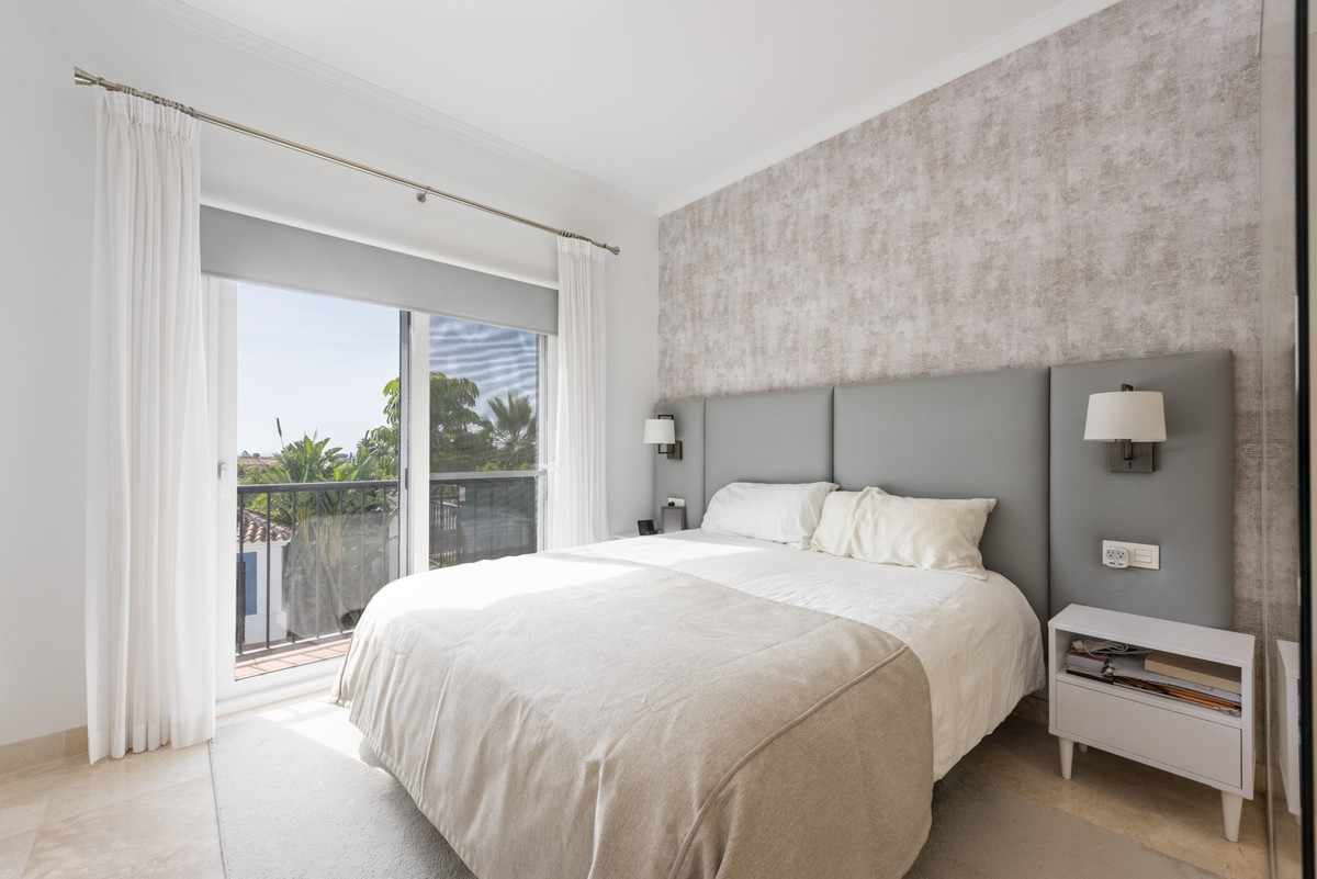 2 Bed Apartment for sale in Benahavís Costa Del Sol, Málaga, Spain