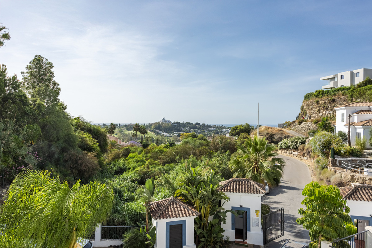 2 Bed Apartment for sale in Benahavís Costa Del Sol, Málaga, Spain