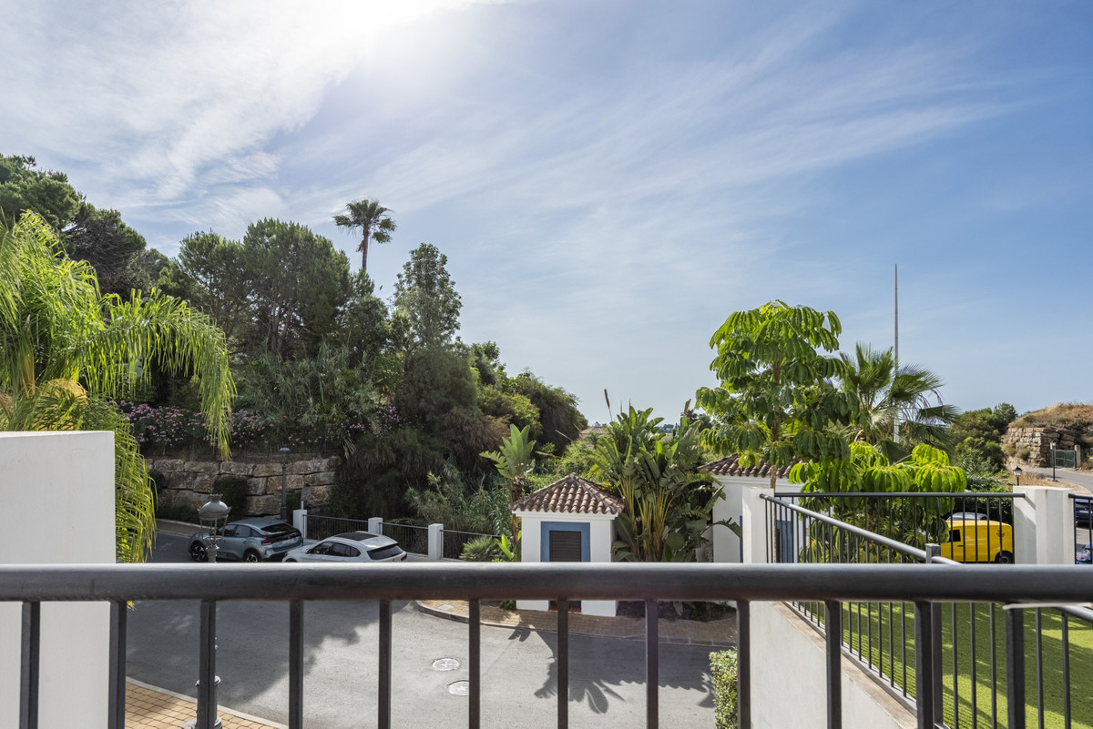 2 Bed Apartment for sale in Benahavís Costa Del Sol, Málaga, Spain
