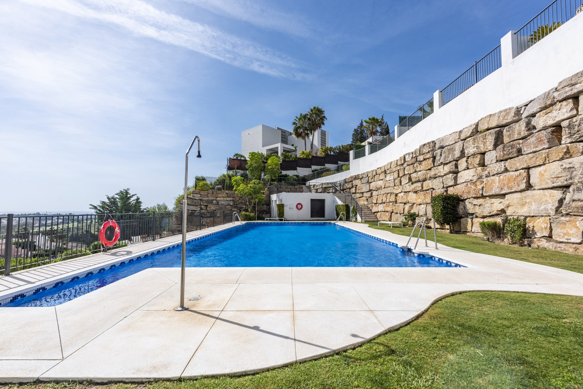 2 Bed Apartment for sale in Benahavís Costa Del Sol, Málaga, Spain