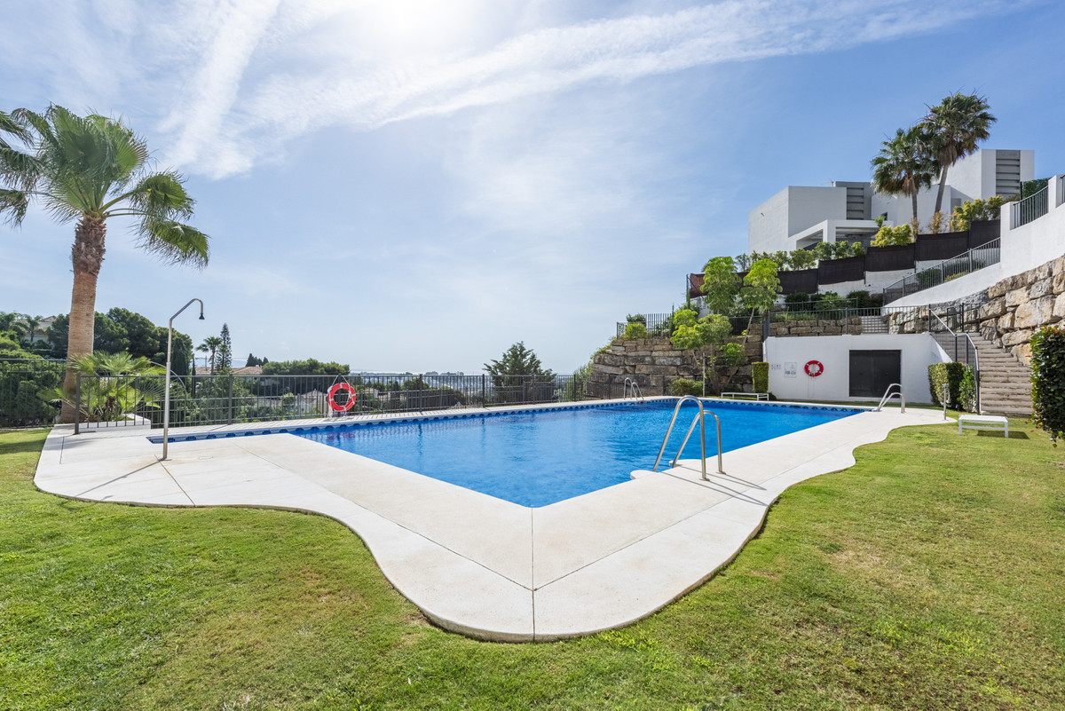 2 Bed Apartment for sale in Benahavís Costa Del Sol, Málaga, Spain
