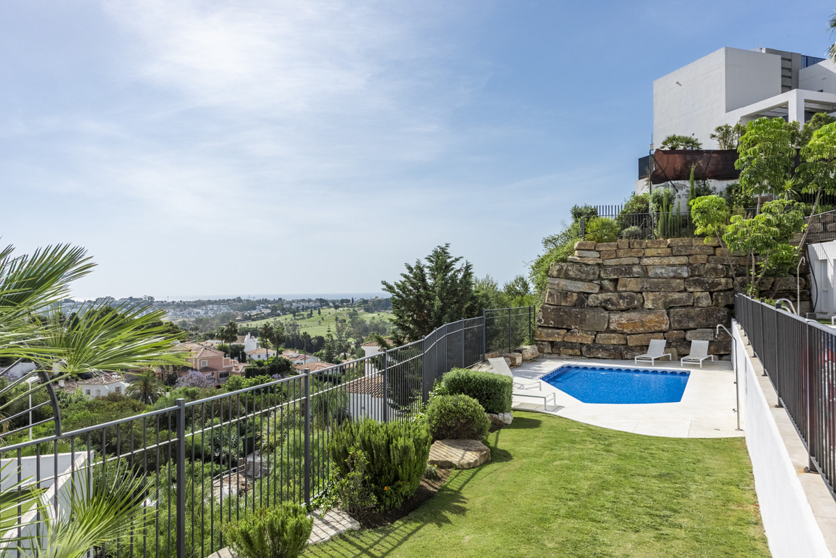 2 Bed Apartment for sale in Benahavís Costa Del Sol, Málaga, Spain