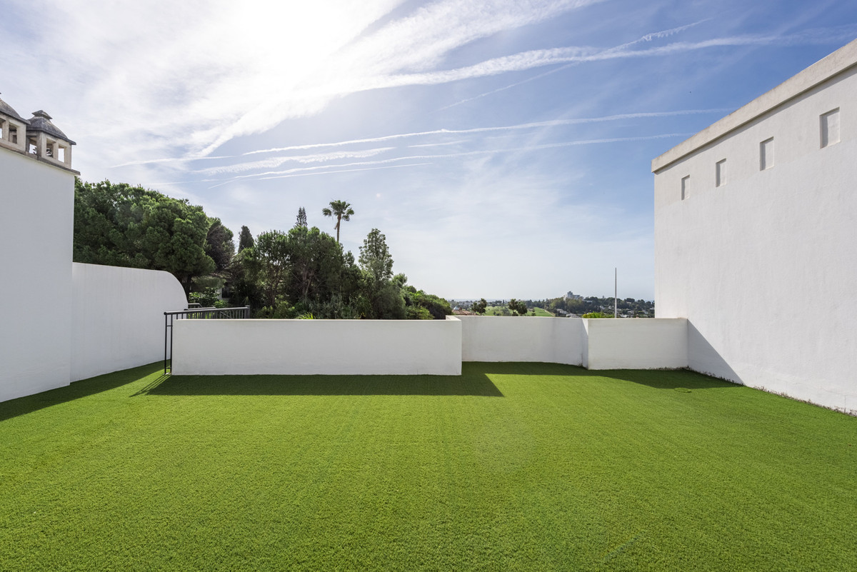 2 Bed Apartment for sale in Benahavís Costa Del Sol, Málaga, Spain