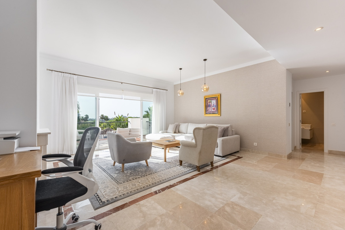2 Bed Apartment for sale in Benahavís Costa Del Sol, Málaga, Spain