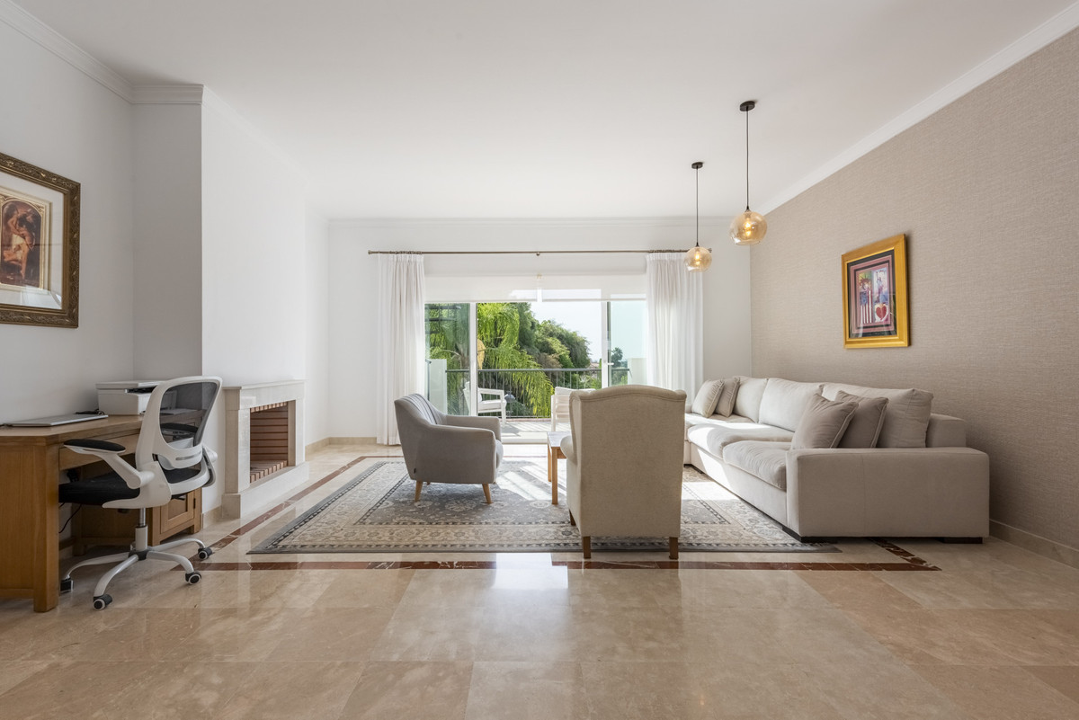 2 Bed Apartment for sale in Benahavís Costa Del Sol, Málaga, Spain