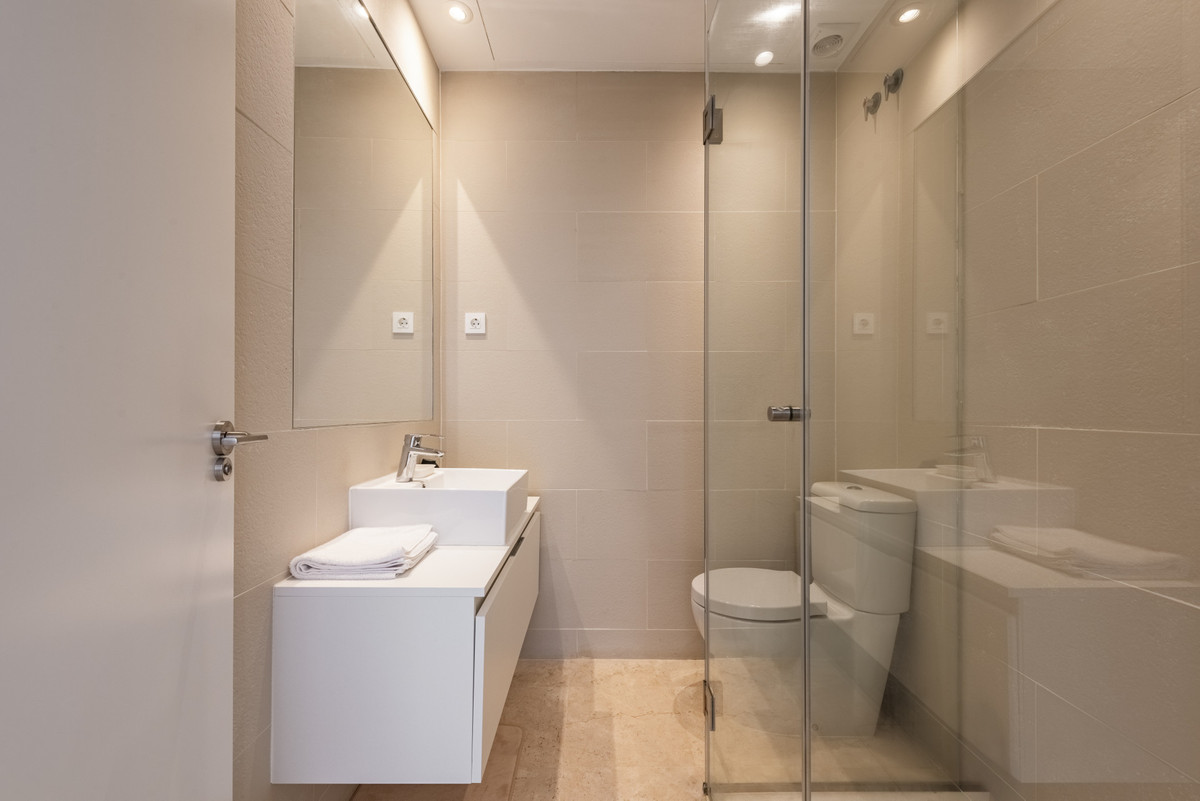 2 Bed Apartment for sale in Benahavís Costa Del Sol, Málaga, Spain