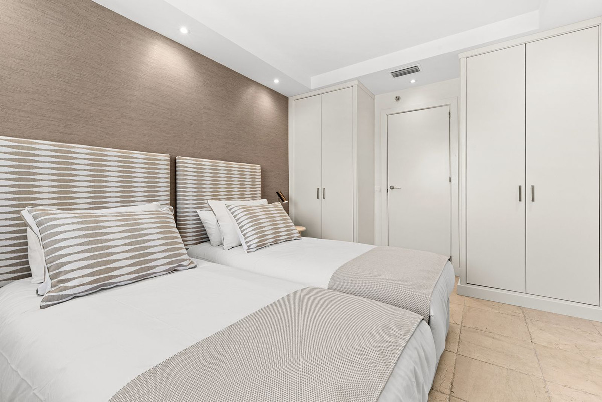 3 Bed Apartment for sale in Los Flamingos Costa Del Sol, Málaga, Spain