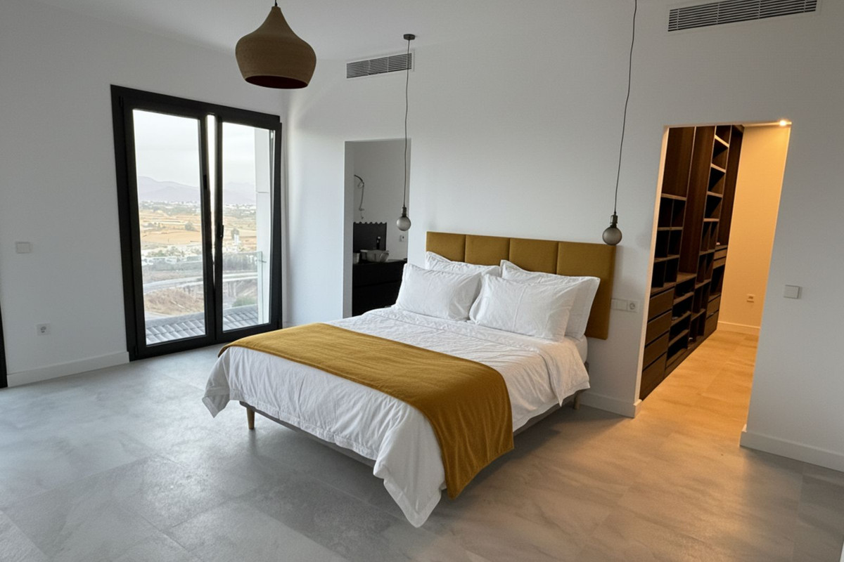 4 Bed Townhouse for sale in Coín Costa Del Sol, Málaga, Spain