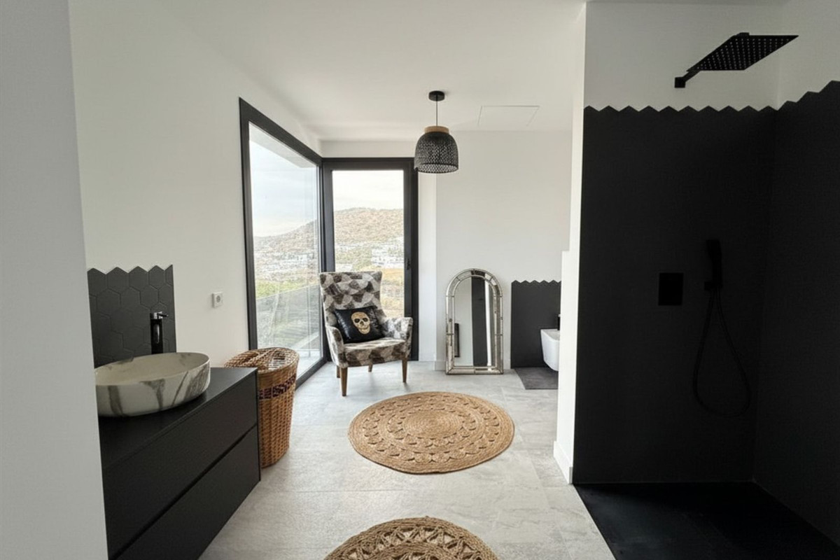 4 Bed Townhouse for sale in Coín Costa Del Sol, Málaga, Spain