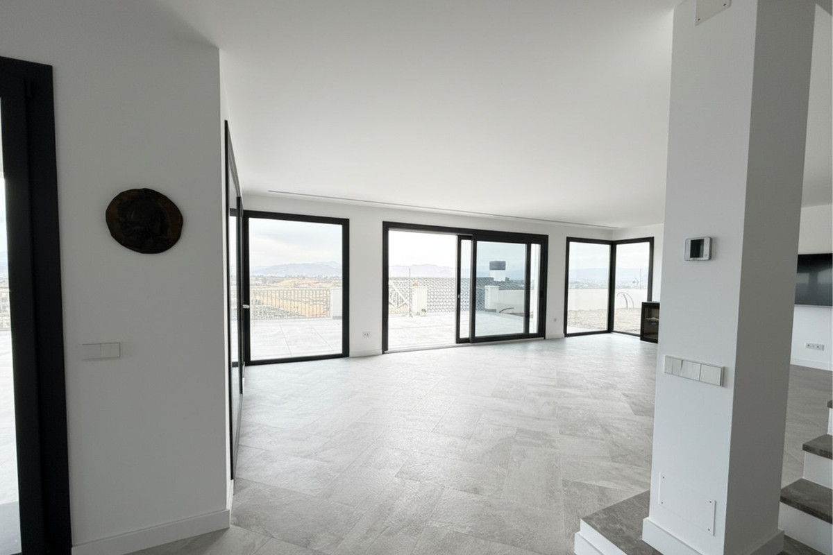 4 Bed Townhouse for sale in Coín Costa Del Sol, Málaga, Spain