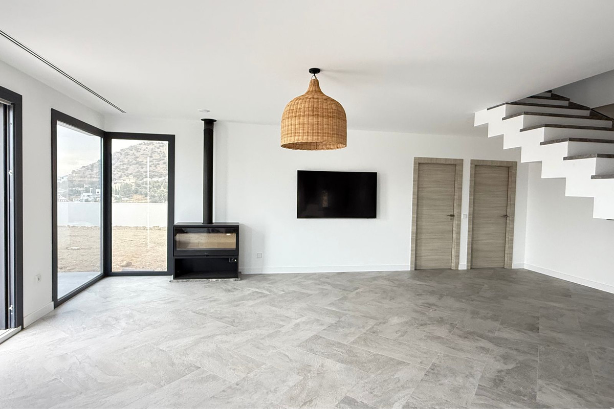 4 Bed Townhouse for sale in Coín Costa Del Sol, Málaga, Spain