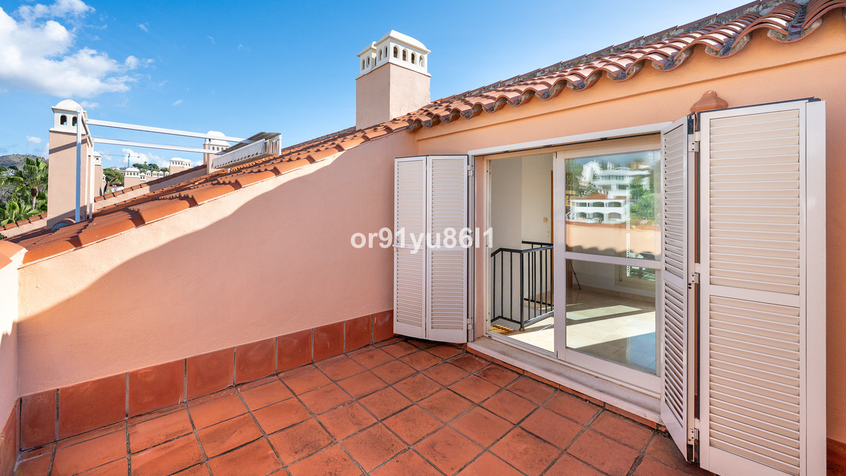 3 Bed Apartment for sale in Marbesa Costa Del Sol, Málaga, Spain