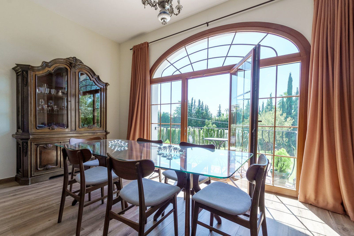 Se vende Villa - Chalet de 5 dormitorios en Costa Del Sol, Málaga, España