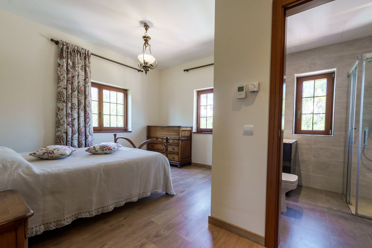 Se vende Villa - Chalet de 5 dormitorios en Costa Del Sol, Málaga, España