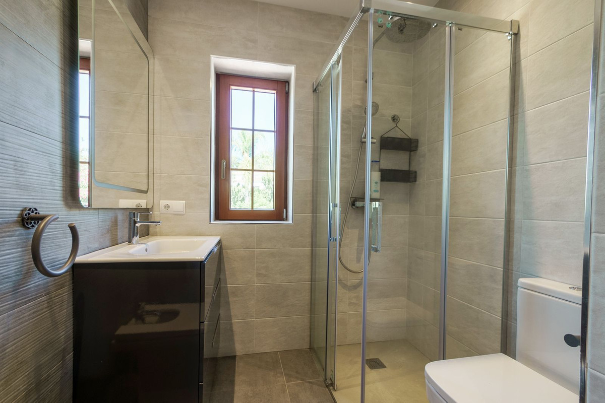 Se vende Villa - Chalet de 5 dormitorios en Costa Del Sol, Málaga, España