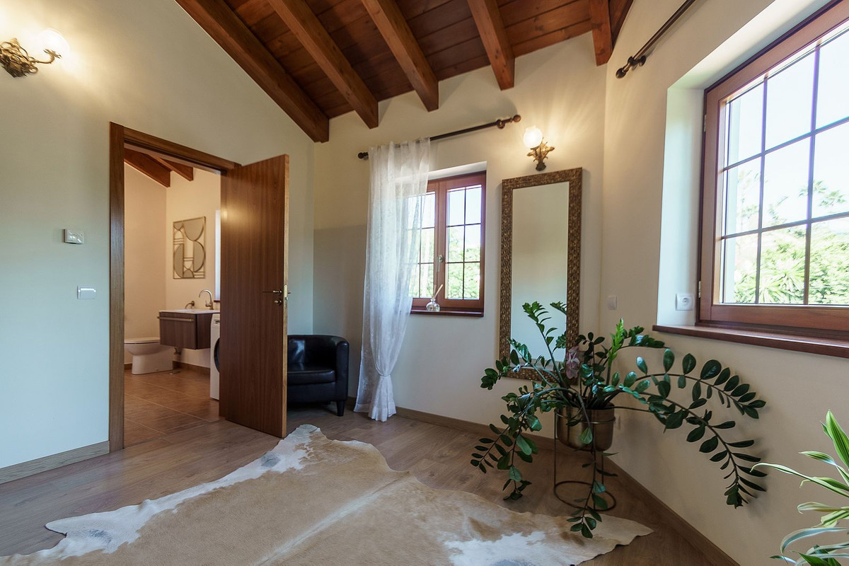 Se vende Villa - Chalet de 5 dormitorios en Costa Del Sol, Málaga, España