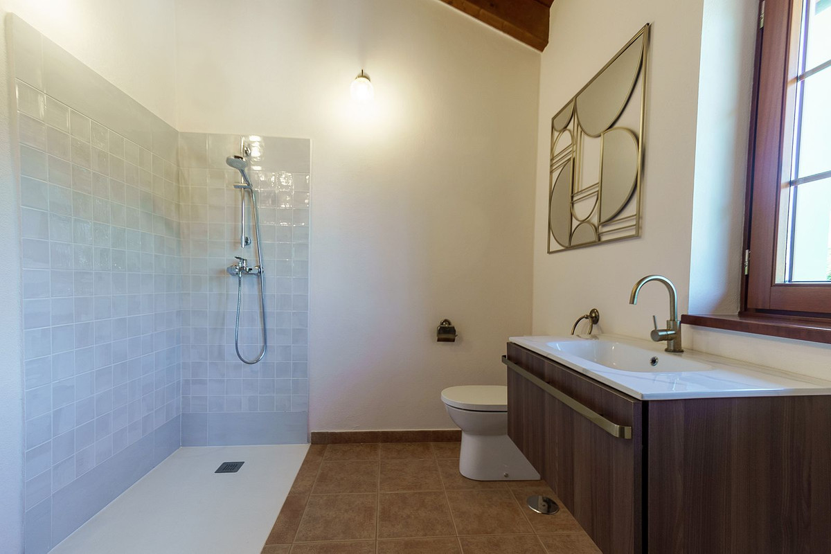 Se vende Villa - Chalet de 5 dormitorios en Costa Del Sol, Málaga, España