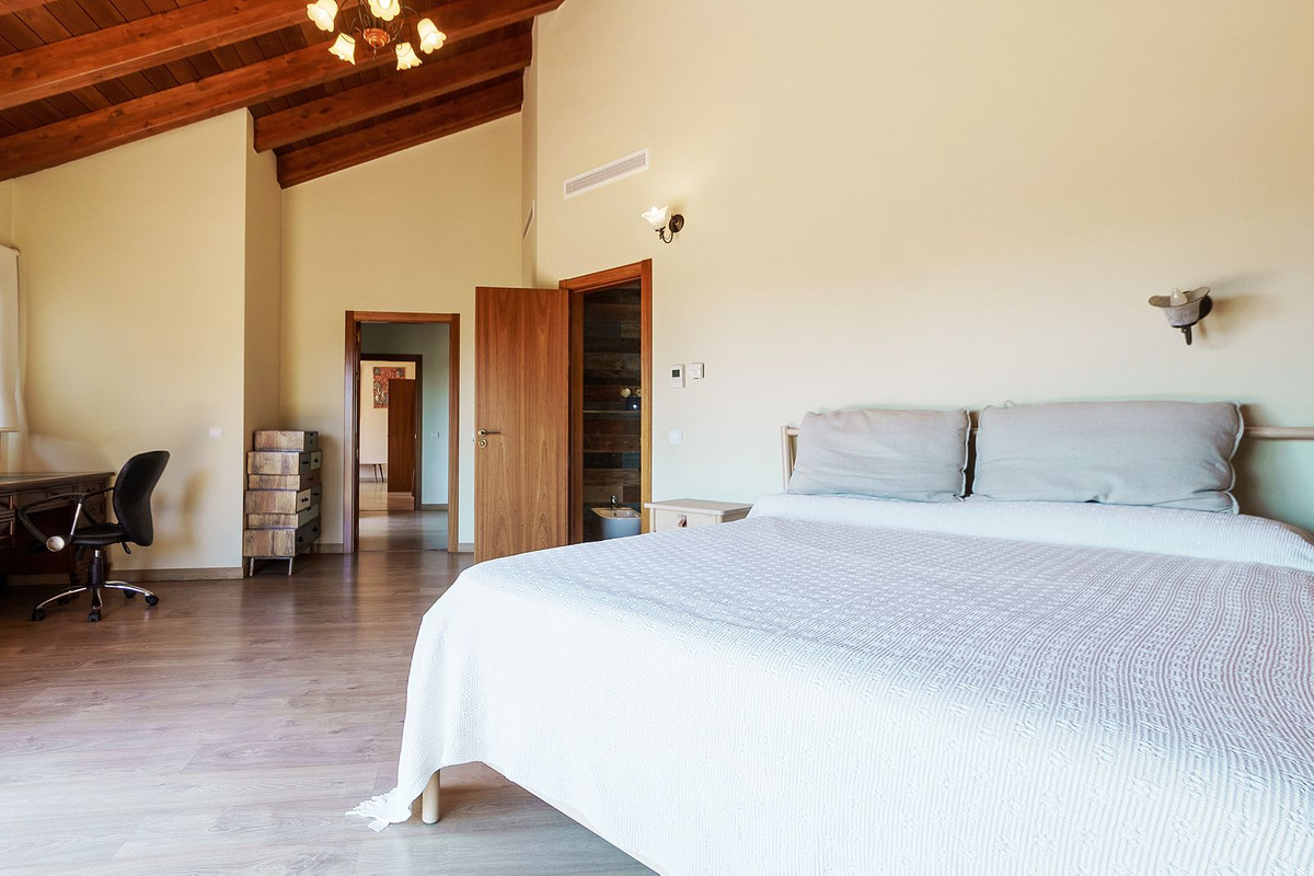 Se vende Villa - Chalet de 5 dormitorios en Costa Del Sol, Málaga, España