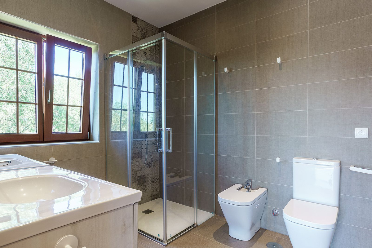 Se vende Villa - Chalet de 5 dormitorios en Costa Del Sol, Málaga, España