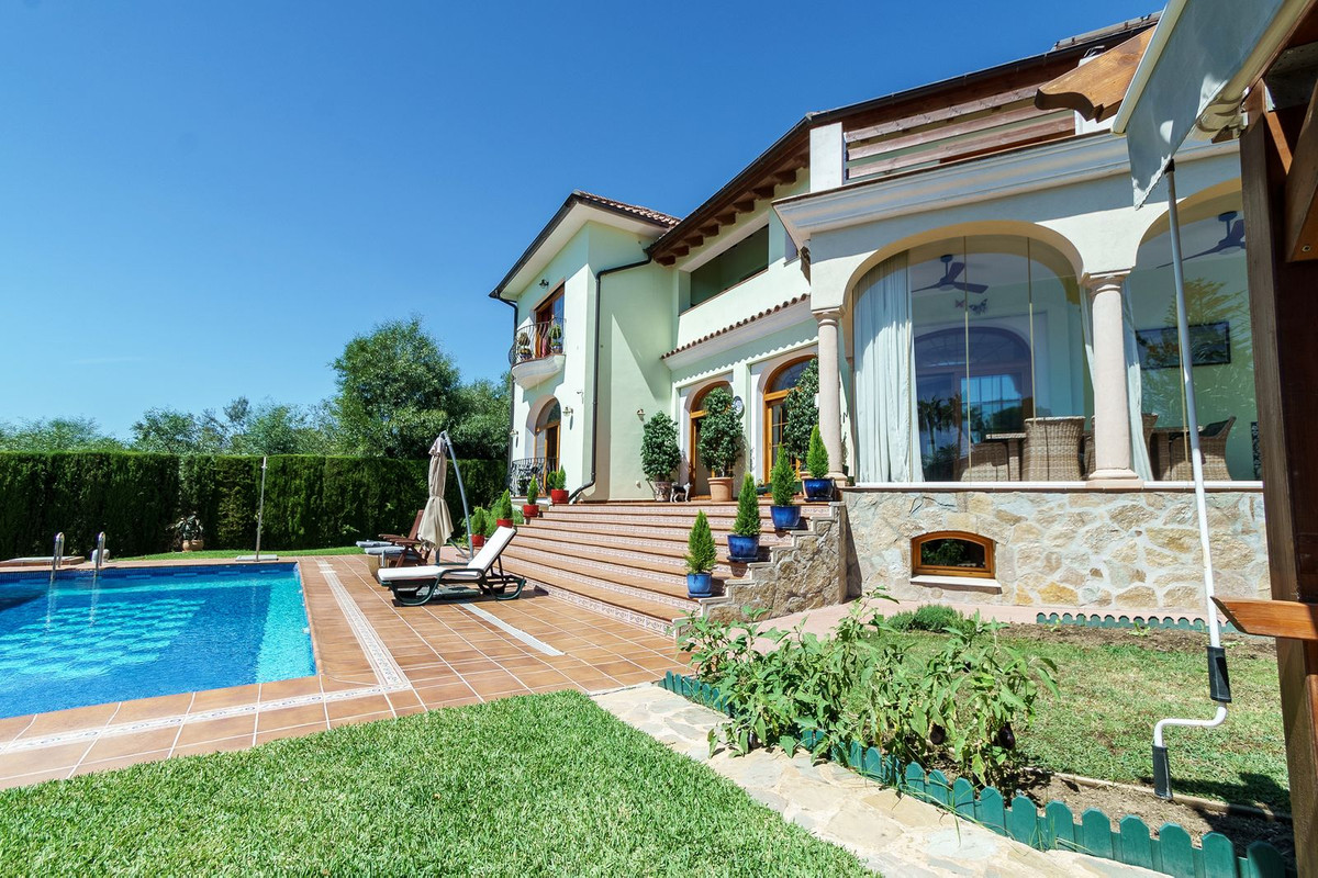 Se vende Villa - Chalet de 5 dormitorios en Costa Del Sol, Málaga, España