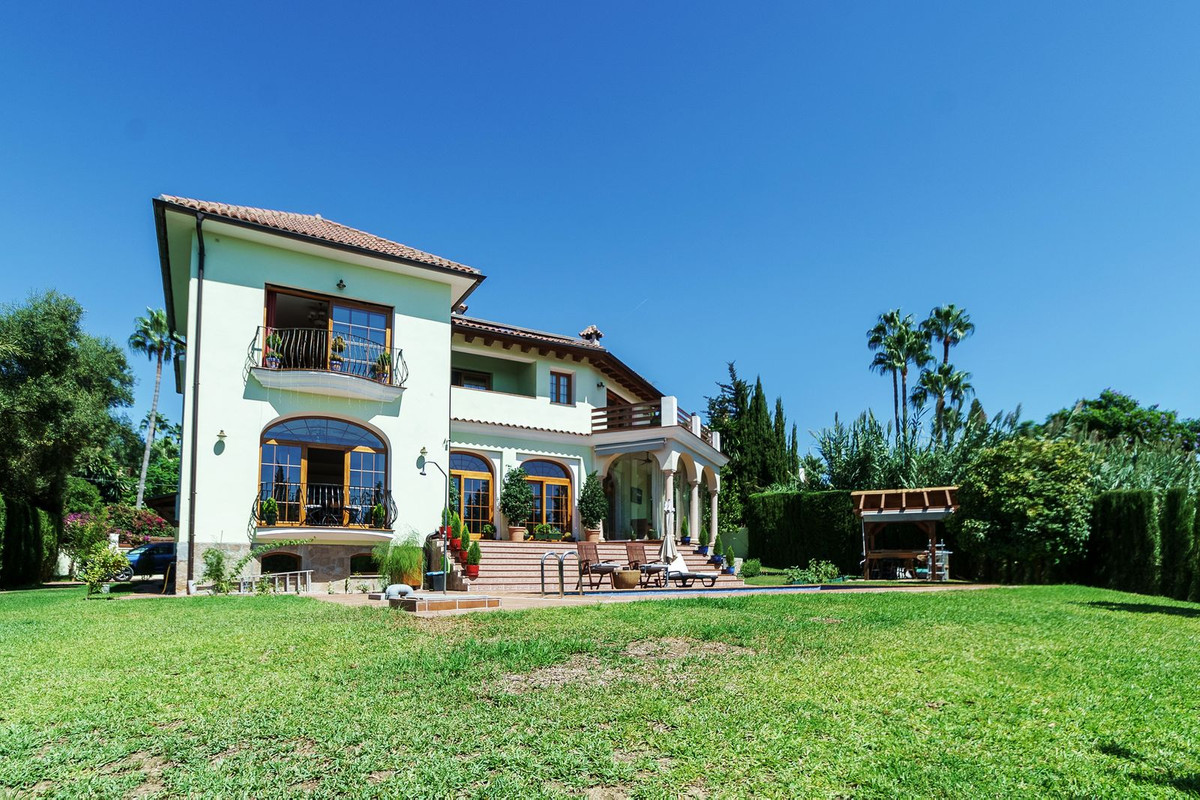 Se vende Villa - Chalet de 5 dormitorios en Costa Del Sol, Málaga, España