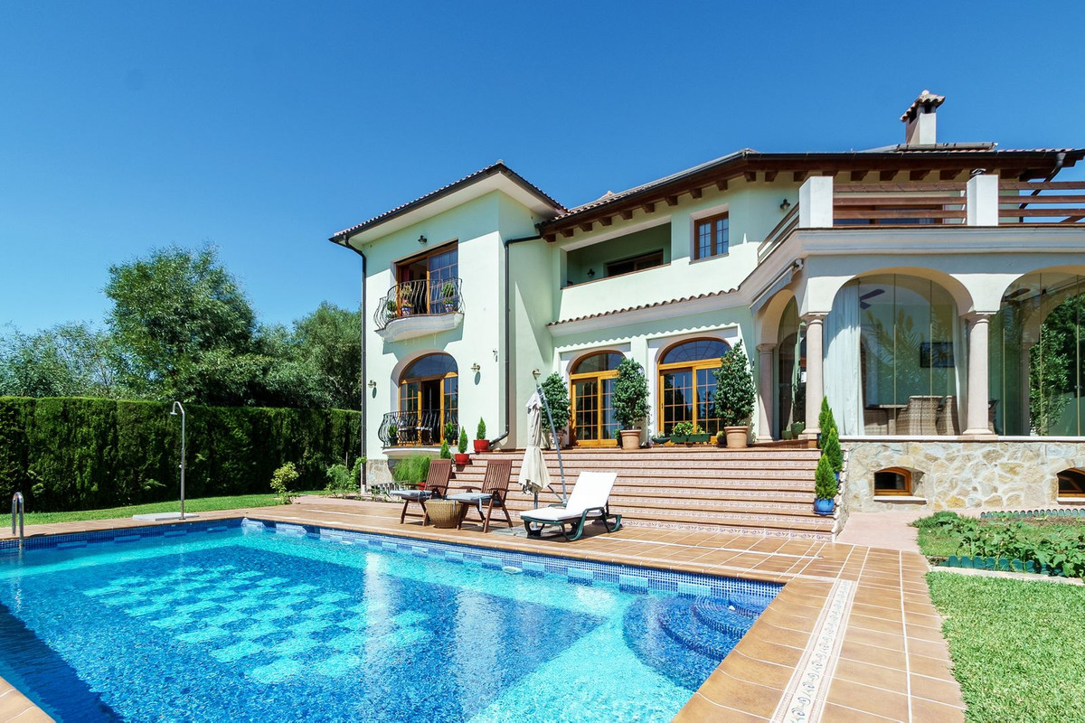 Se vende Villa - Chalet de 5 dormitorios en Costa Del Sol, Málaga, España