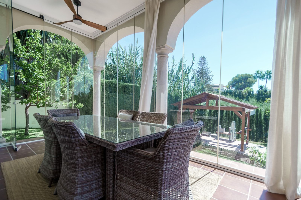 Se vende Villa - Chalet de 5 dormitorios en Costa Del Sol, Málaga, España