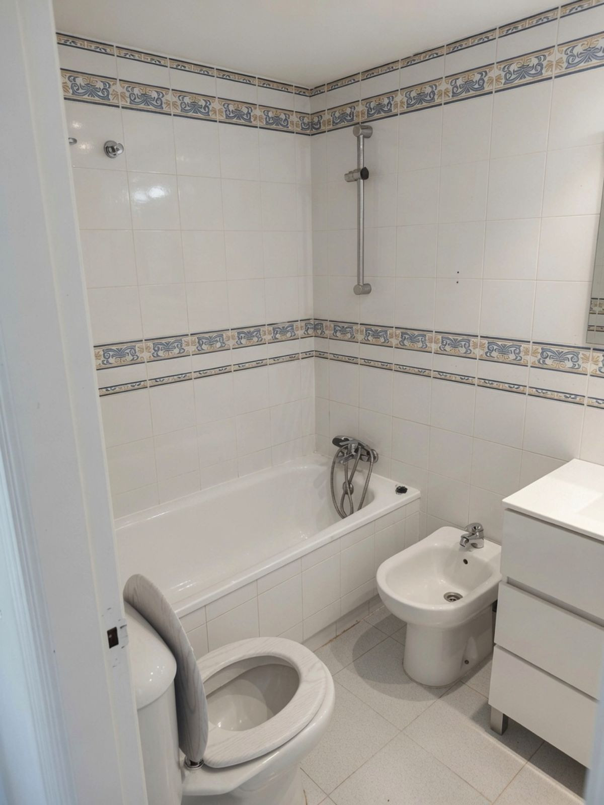 3 Bed Apartment for sale in Marbella Costa Del Sol, Málaga, Spain