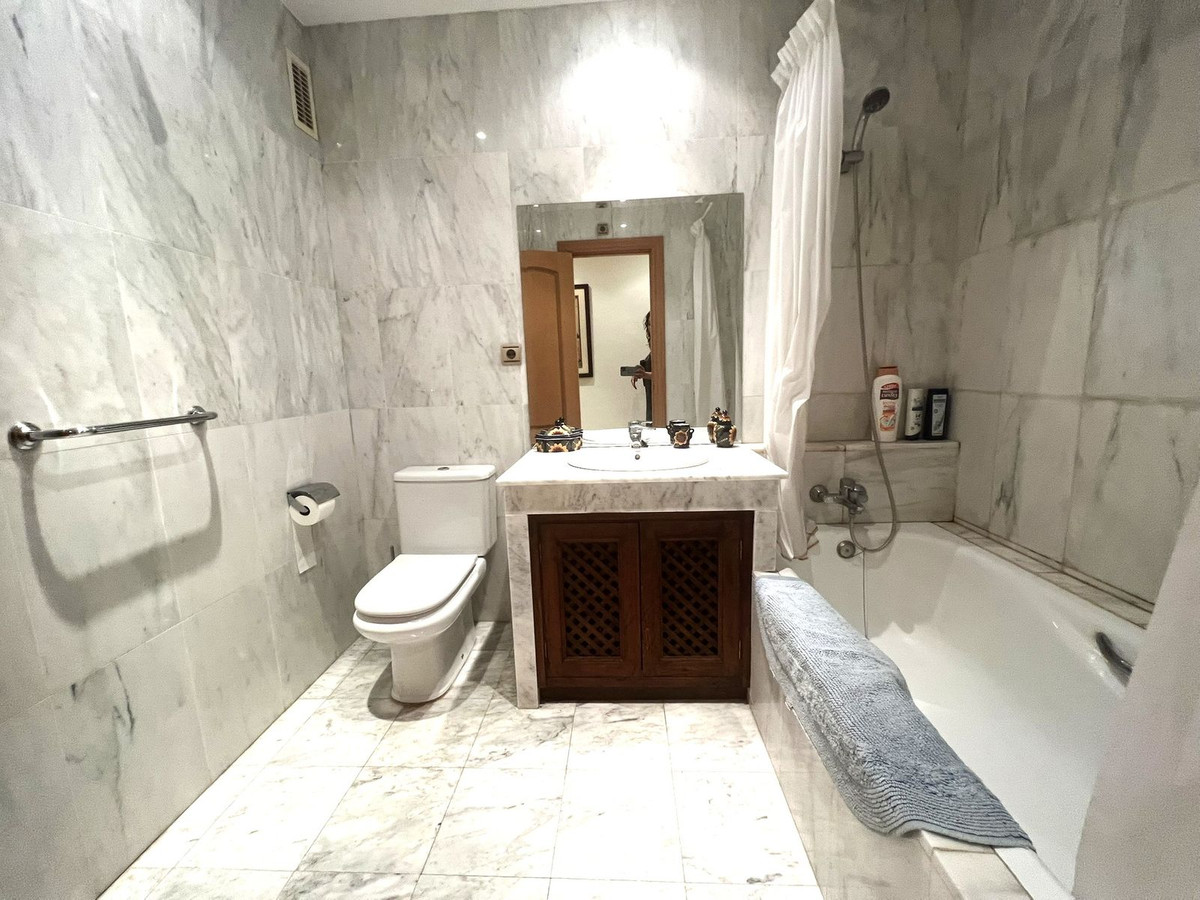 3 Bed Apartment for sale in Atalaya Costa Del Sol, Málaga, Spain