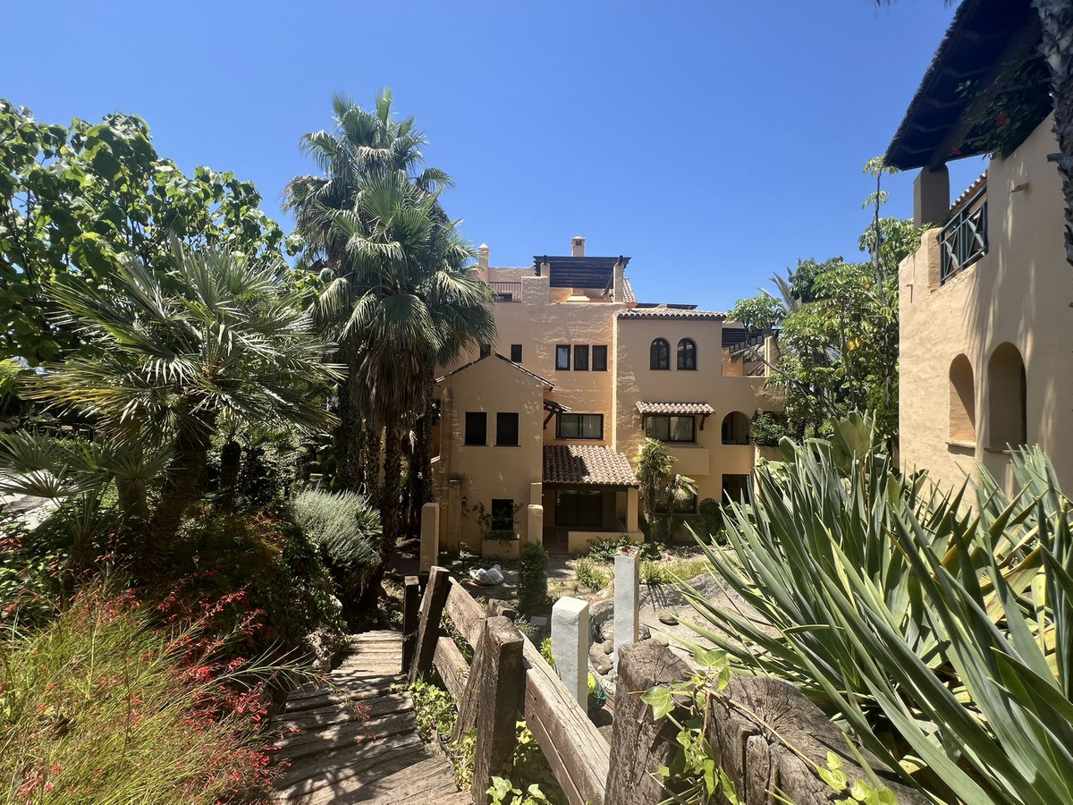 3 Bed Apartment for sale in Atalaya Costa Del Sol, Málaga, Spain