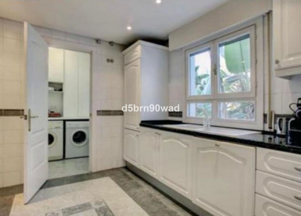 3 Bed Apartment for sale in Marbella Costa Del Sol, Málaga, Spain