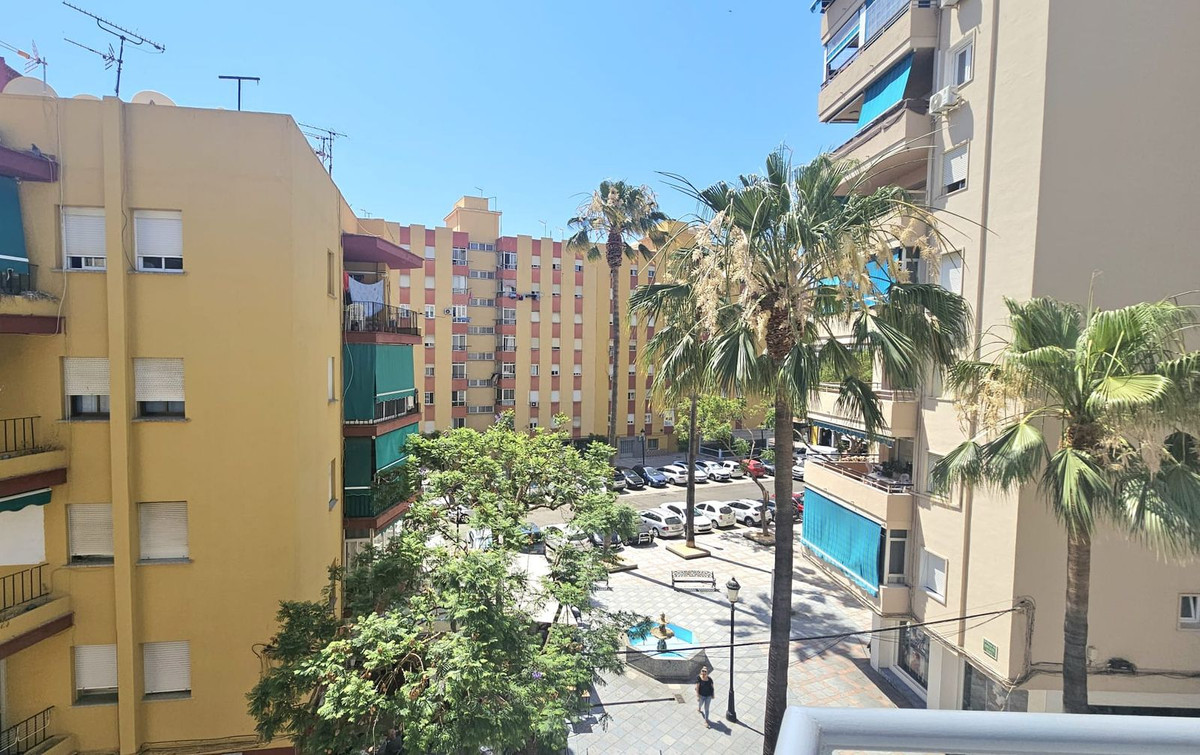 3 Bed Apartment for sale in Fuengirola Costa Del Sol, Málaga, Spain